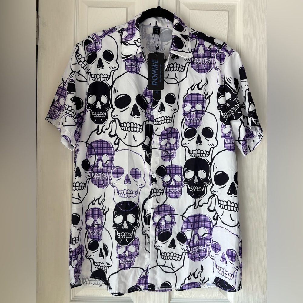 ROMWE Skull Shirt - Men’s Short Sleeve, Button Up Shirt, with Skulls. Size Med.
